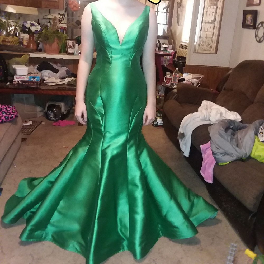 Tony Bowls Green Mermaid Gown